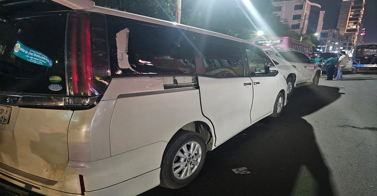 গাজীপুরে এনসিপি নেতা হাসনাত আবদুল্লাহর গাড়িতে হামলা