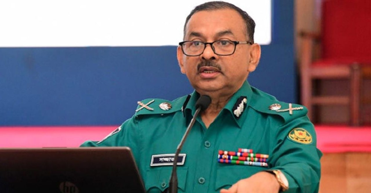 ককটেল-অগ্নিসন্ত্রাসে গুলি করার নির্দেশ আইনেই আছে: ডিএমপি কমিশনার