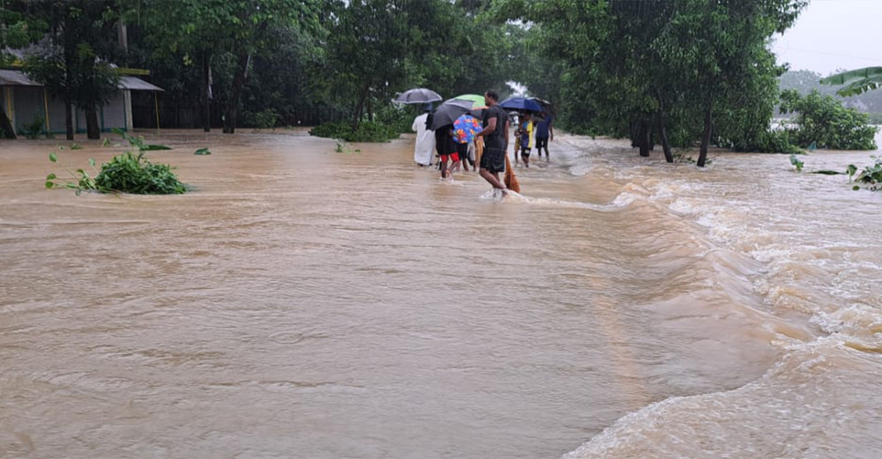 বন্যায় অবনতি: প্লাবনের শঙ্কায় ফেনী-নোয়াখালী ও উত্তরের চার জেলা