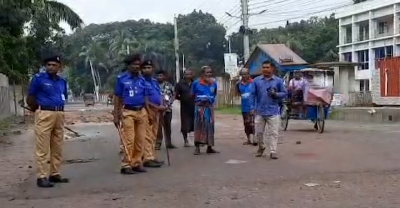 গোপালগঞ্জে সংঘর্ষের পর ২২ ঘণ্টার কারফিউ, সেনা মোতায়েন
