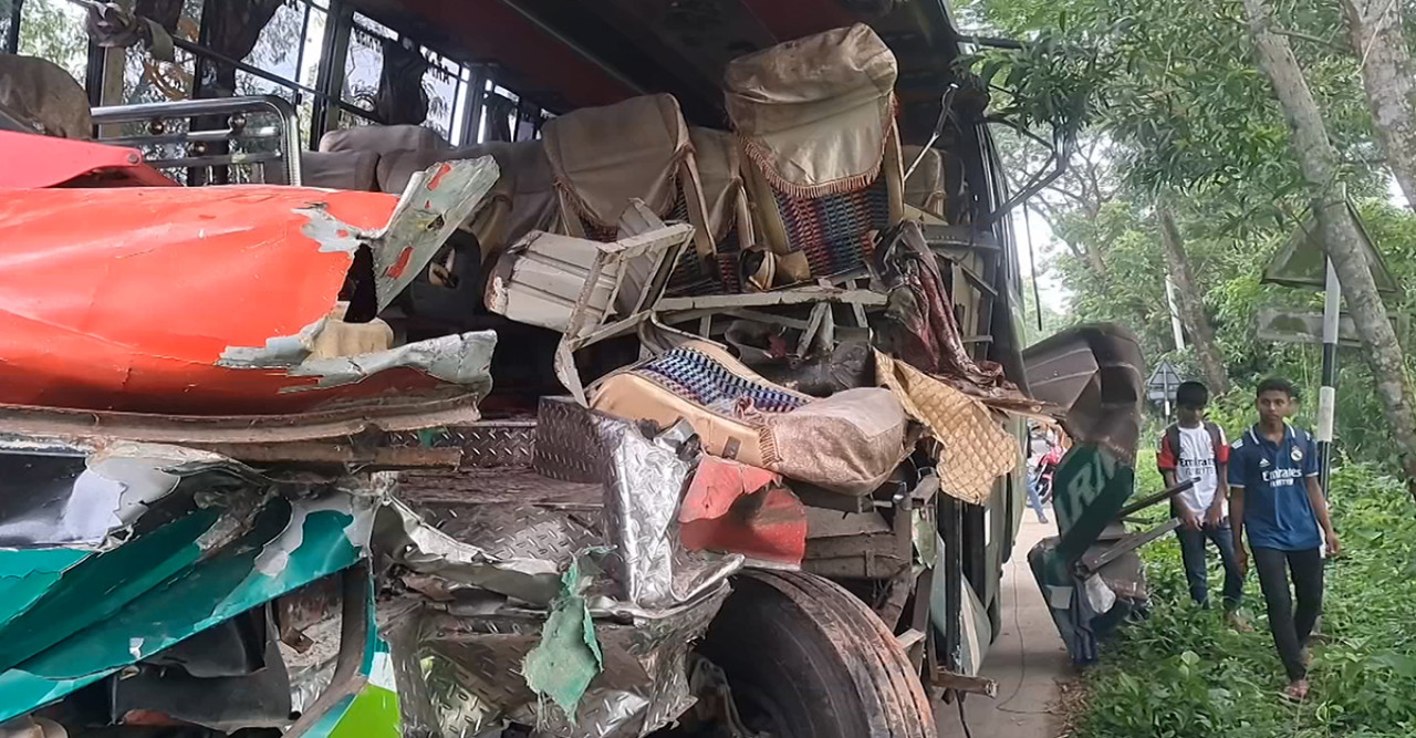গোপালগঞ্জে ঘণ্টার ব্যবধানে একই স্থানে ৬ গাড়ির সংঘর্ষ, পুলিশসহ নিহত ২
