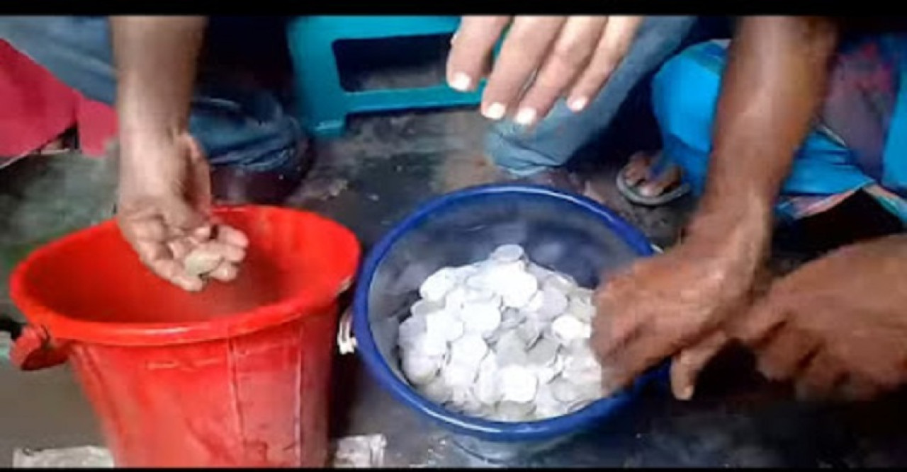 চুয়াডাঙ্গায় মাটি খুঁড়ে মিলল ইস্ট ইন্ডিয়া কোম্পানির ১,৮৭৬ রূপার মুদ্রা