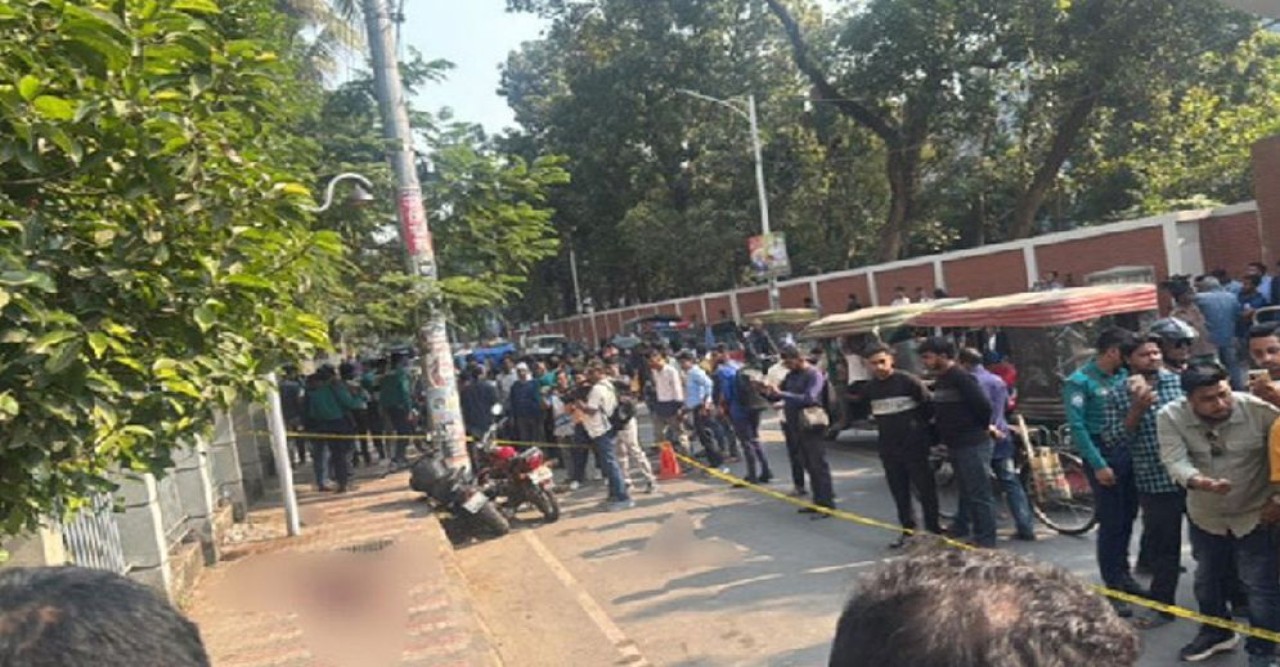 খুলনায় আদালত ফটকে দুইজনকে হত্যা, ২০ ঘণ্টায়ও মামলা হয়নি