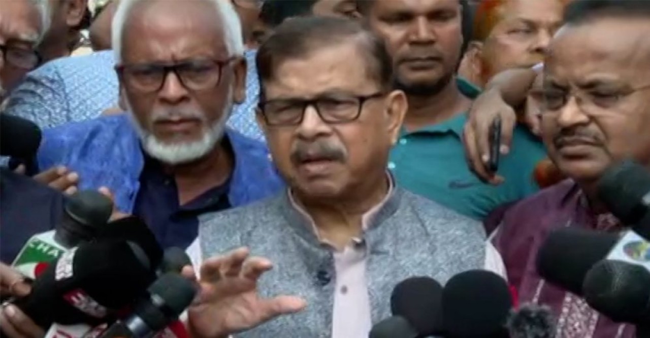 খালেদা জিয়াকে বিদেশে নেওয়ার প্রস্তুতি চলছে, শারীরিক অবস্থা এখনও সংকটাপন্ন: মান্না
