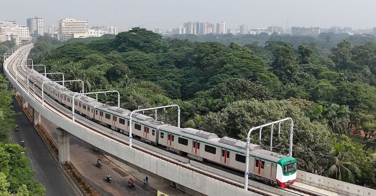রাজধানীতে স্বাভাবিক মেট্রোরেল চলাচল পুনরায় শুরু