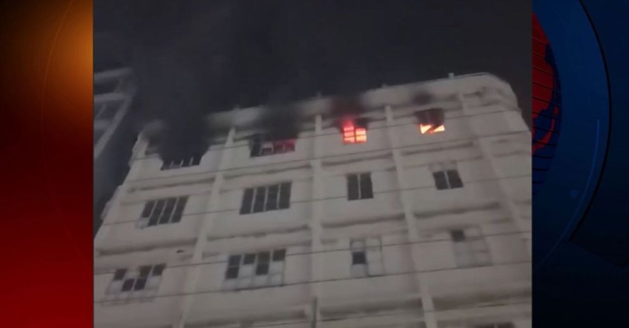 মিরপুরে গার্মেন্টসের গোডাউনে আগুন নিয়ন্ত্রণে, ফায়ার সার্ভিসের সাত ইউনিটের প্রচেষ্টা