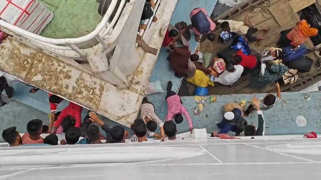 সদরঘাটে লঞ্চ দুর্ঘটনা: দুই নৌযানের রুট পারমিট বাতিল, তদন্তে দুটি কমিটি