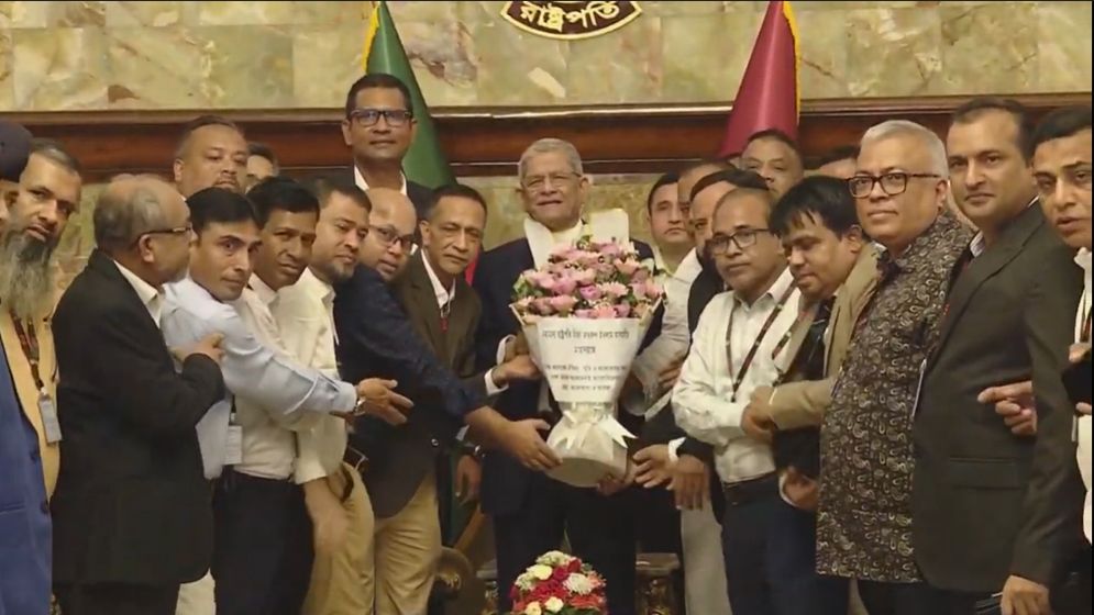 রাষ্ট্রপতি মির্জা ফখরুলের সঙ্গে ঢাকা কলেজ অ্যালামনাইয়ের সৌজন্য সাক্ষাৎ