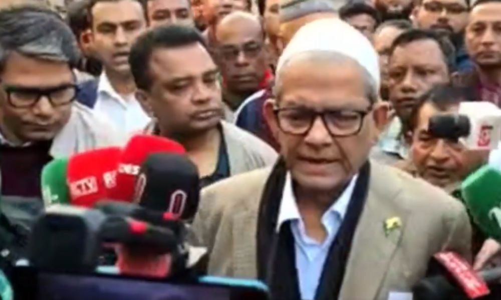 ঠাকুরগাঁওয়ে ভোট দিলেন বিএনপি মহাসচিব মির্জা ফখরুল ইসলাম আলমগীর