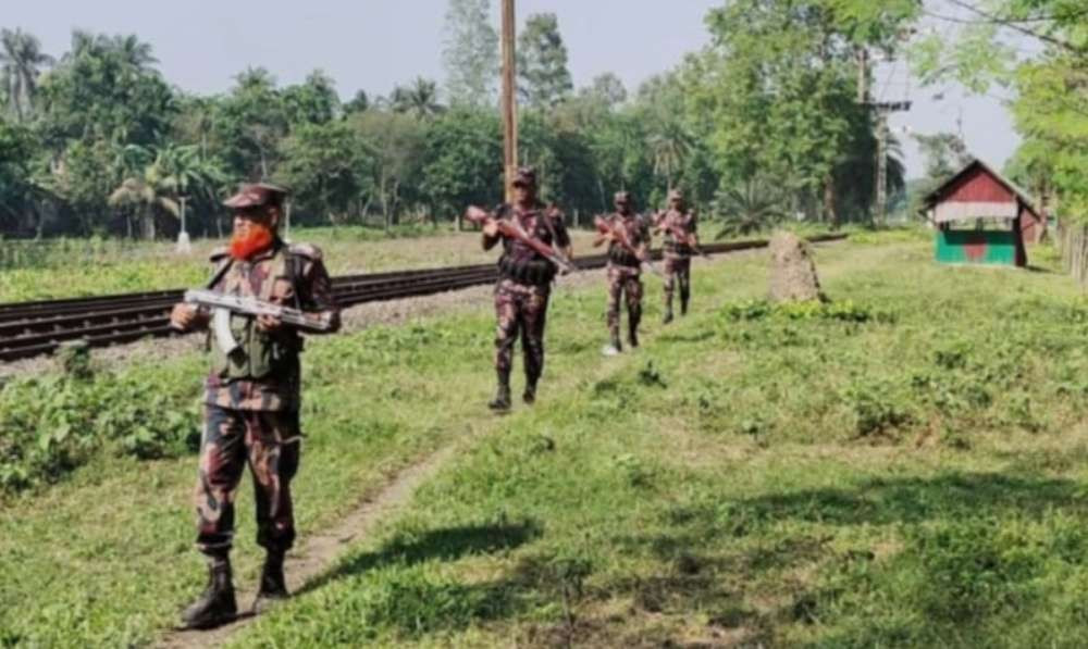 হিলি সীমান্তে জ্বালানি তেল পাচার রোধে বিজিবির সর্বোচ্চ সতর্কতা