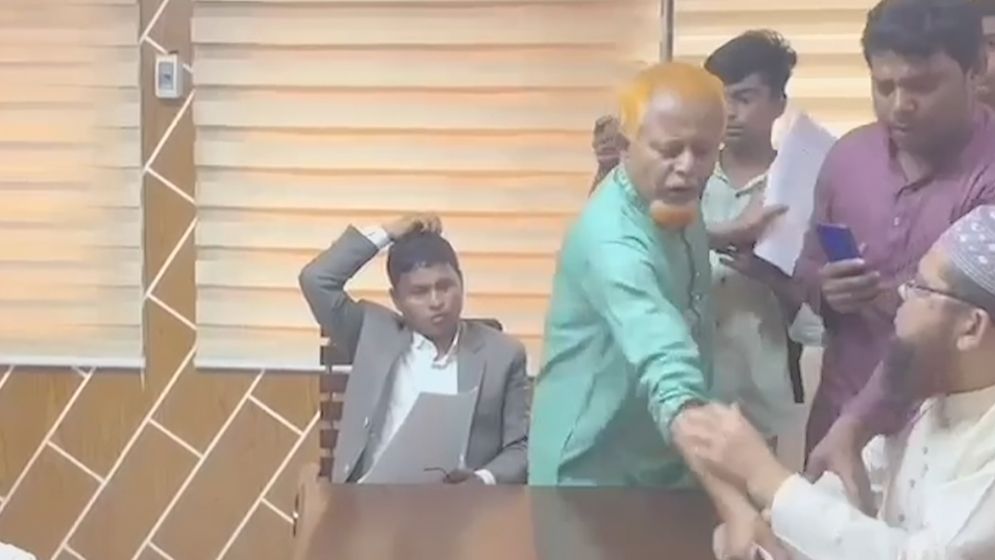 ঠাকুরগাঁওয়ে মেদনিসাগর কলেজে কর্মচারী নিয়োগ পরীক্ষার কাগজপত্র ছিনিয়ে নেওয়ার অভিযোগে মামলা