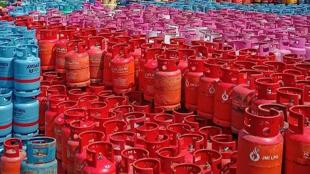 এলপিজির নতুন দাম আজ ঘোষণা, বাড়বে না কমবে: দৃষ্টিতে বাজার