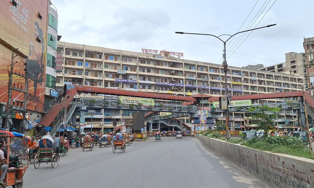 মিরপুরে বার ও হোটেলে পুলিশের অভিযান, শতাধিক নারী-পুরুষ আটক