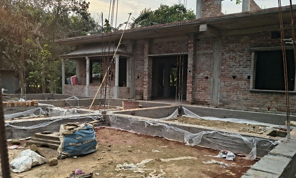 বুড়িচংয়ে খাস জমি দখল করে স্থাপনা নির্মাণের অভিযোগ