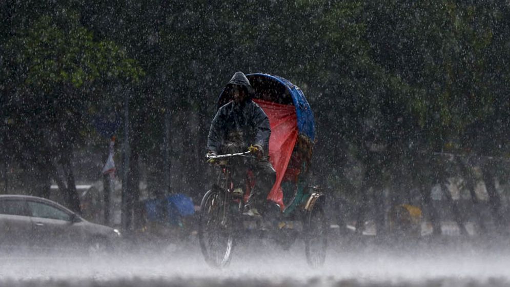 ১৪ জেলায় ঝড়-বৃষ্টির আশঙ্কা, নদীবন্দরে সতর্ক সংকেত জারি