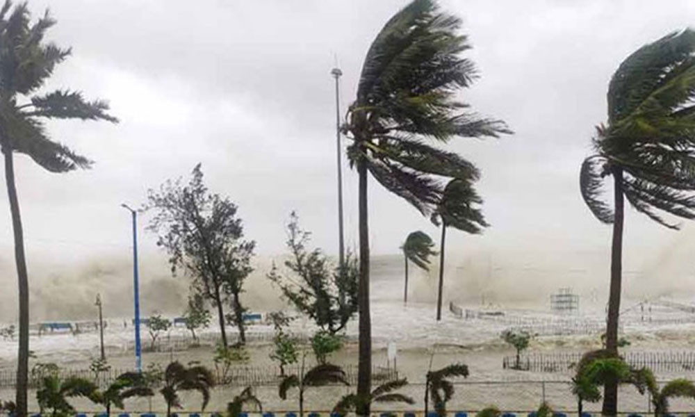 তিন বিভাগে ৮০ কিমি বেগে ঝড়-বজ্রবৃষ্টির আশঙ্কা, নদীবন্দরে ২ নম্বর হুঁশিয়ারি সংকেত