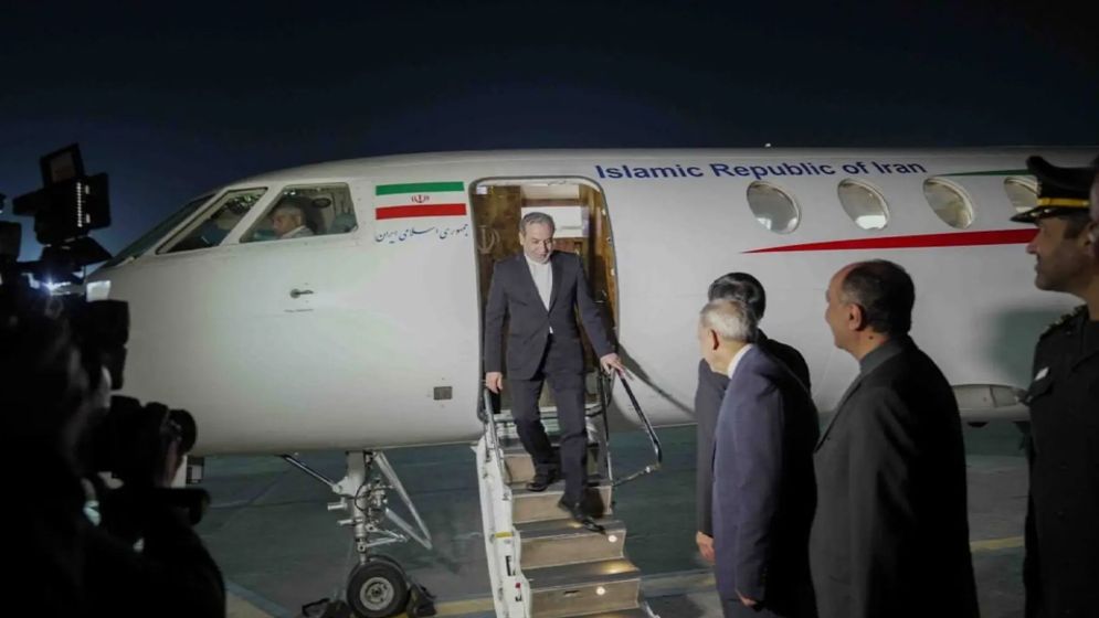 ইসলামাবাদে পৌঁছেছেন ইরানের পররাষ্ট্রমন্ত্রী, দ্বিপাক্ষিক সম্পর্ক জোরদারে আলোচনা