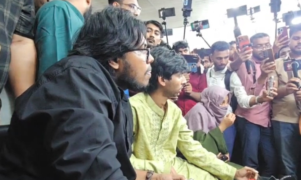 হামলার অভিযোগে ছাত্রদল নেতাদের বিরুদ্ধে মামলা করতে শাহবাগ থানায় ডাকসু নেতারা