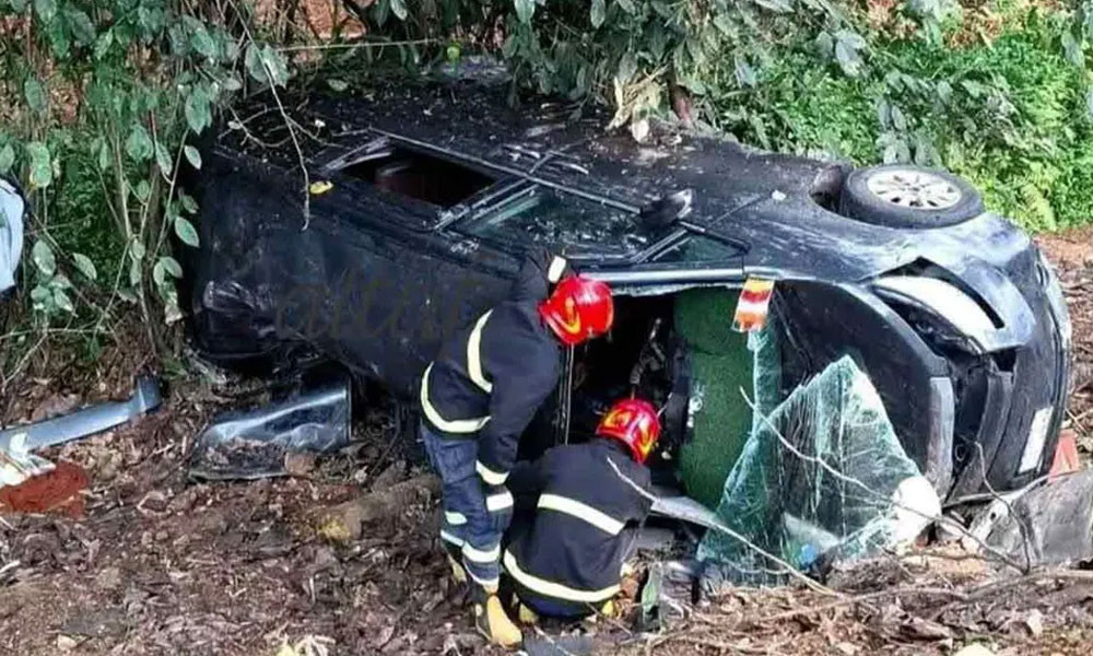 চট্টগ্রাম-কক্সবাজার মহাসড়কে মাইক্রোবাস খাদে, নিহত ৩