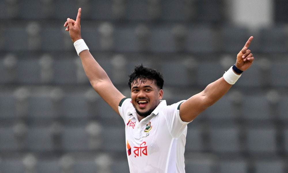 তাসকিনের জোড়া আঘাতে চাপে পাকিস্তান