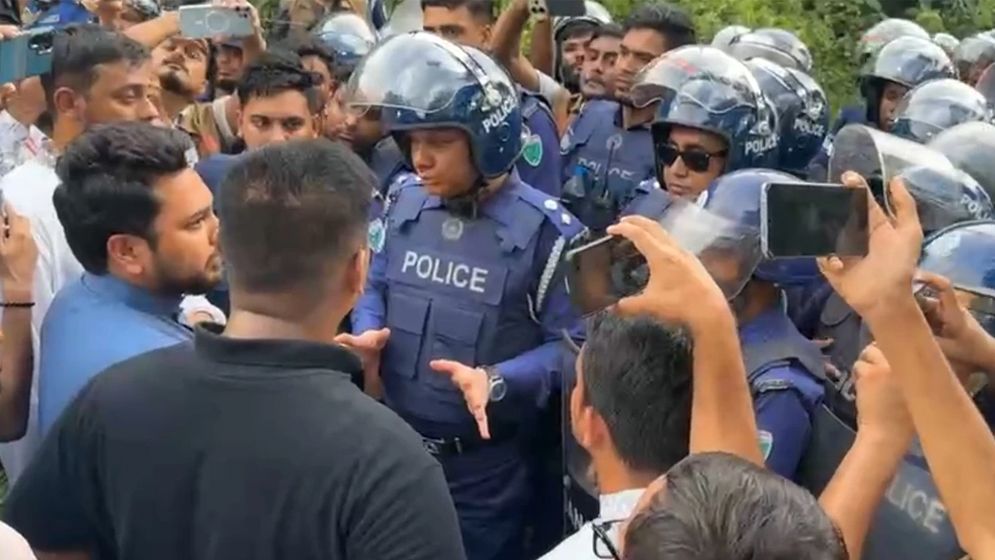 হবিগঞ্জ যাওয়ার পথে একাধিকবার বাধার মুখে এনসিপি নেতারা, রাস্তায় অবস্থান