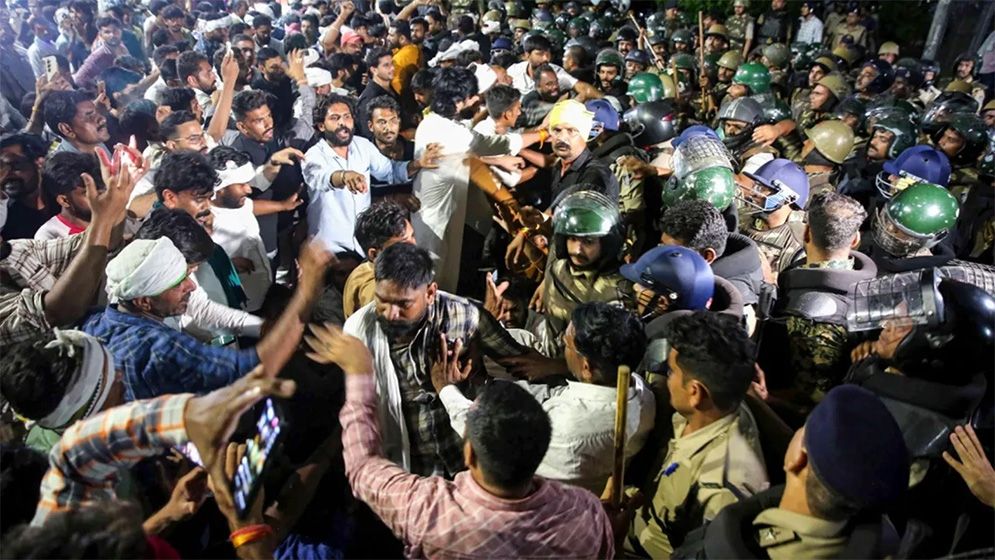 ভোপালে মুখ্যমন্ত্রীর বাসভবন অভিমুখে কৃষকদের ‘ক্রান্তি পদযাত্রা’, ব্যারিকেড ভেঙে উত্তাপ