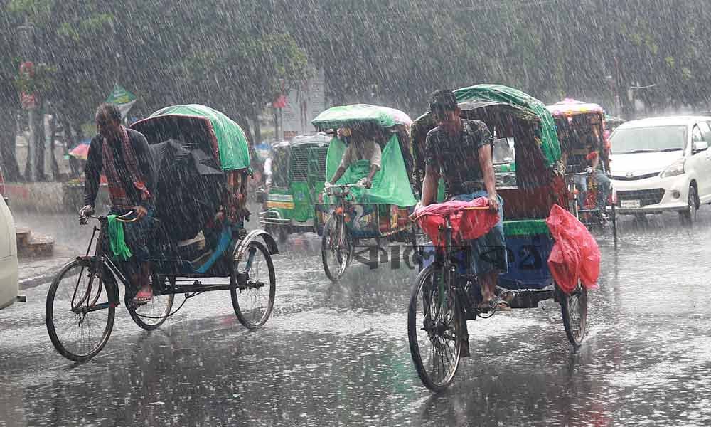 দুপুরের মধ্যে ঢাকায় বজ্রসহ বৃষ্টির আভাস