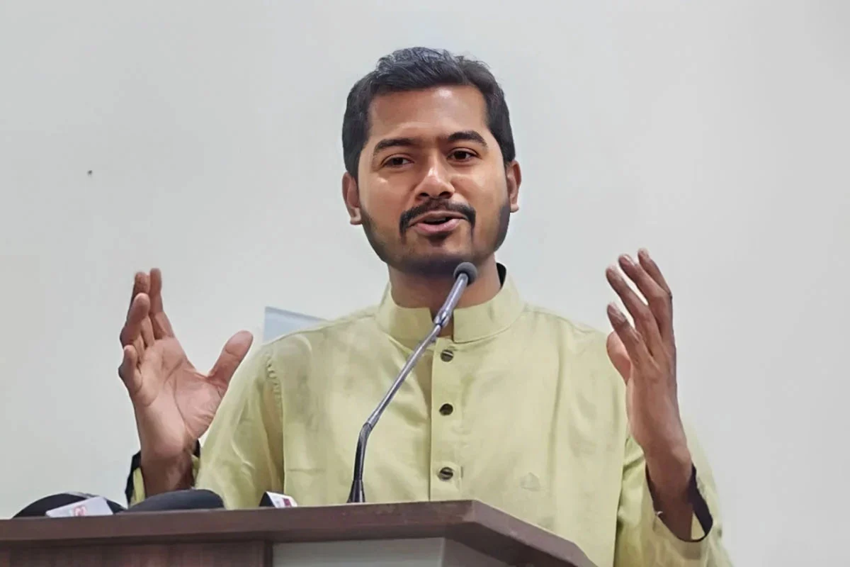 ফেরত আসা শ্রমিকদের সরকারি ভাতা বাড়ানোর চেষ্টা চলছে: প্রতিমন্ত্রী