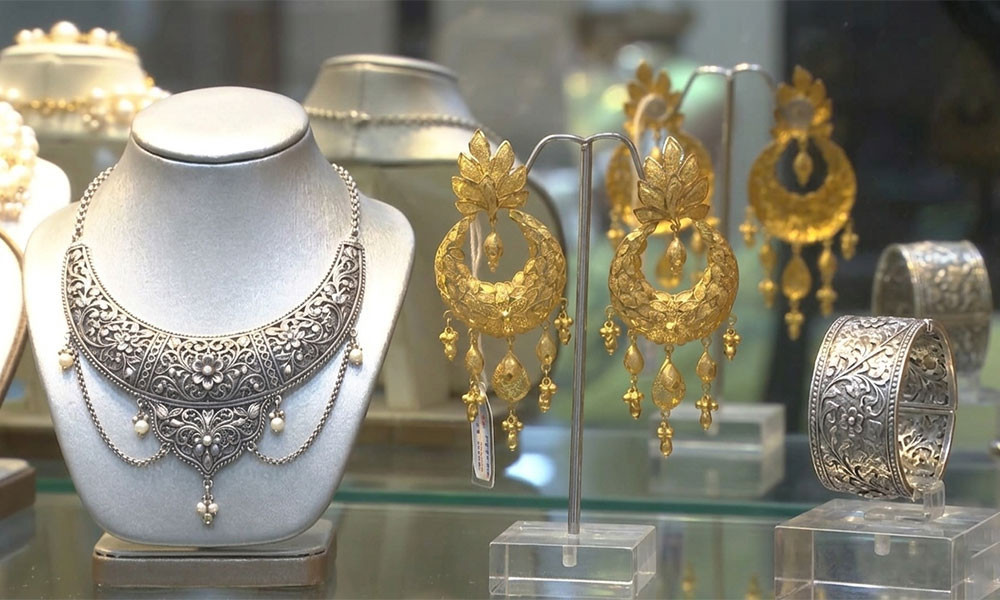 বিশ্ববাজারে আরও বাড়ল সোনা-রুপার দাম