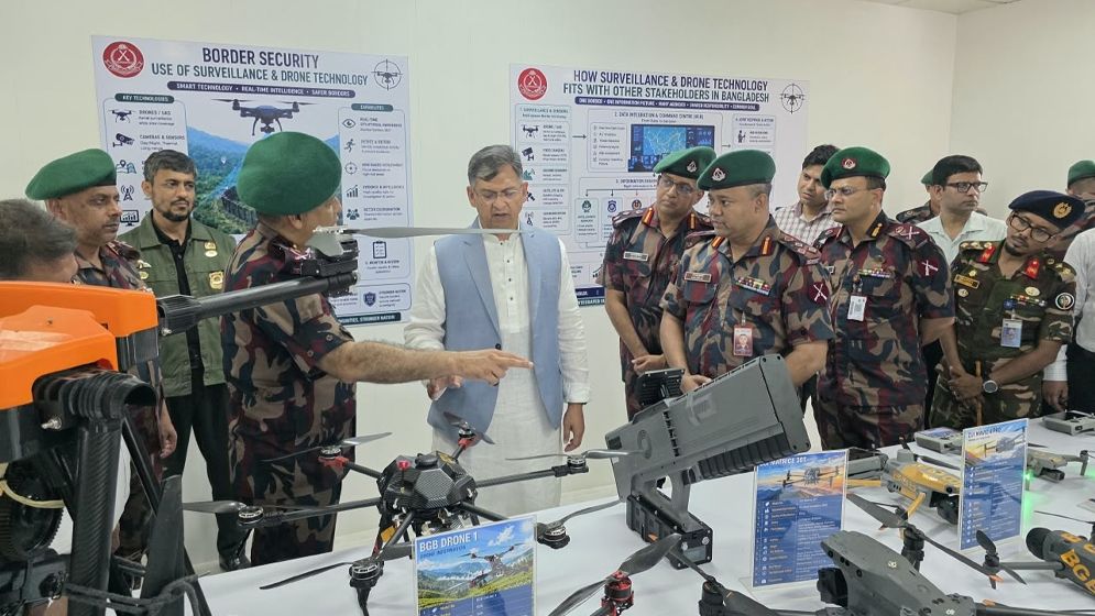 সিলেটে বিজিবির ‘ড্রোন ওয়ারফেয়ার স্কুল’ উদ্বোধন করলেন স্বরাষ্ট্রমন্ত্রী