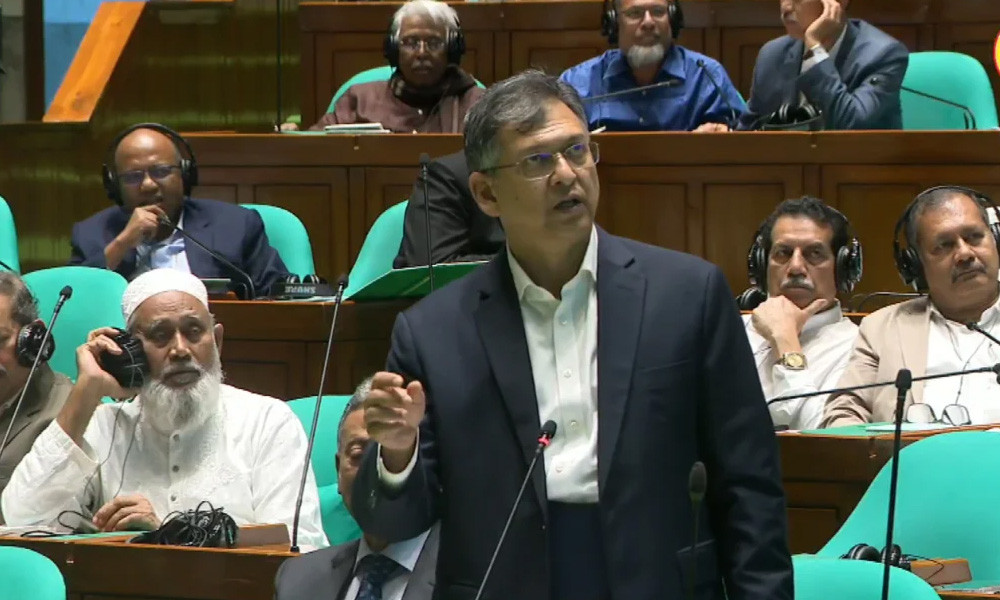 অটোরিকশার অবৈধ চার্জিংয়ে বছরে ৪ হাজার কোটি টাকা রাজস্ব ক্ষতি: স্বরাষ্ট্রমন্ত্রী