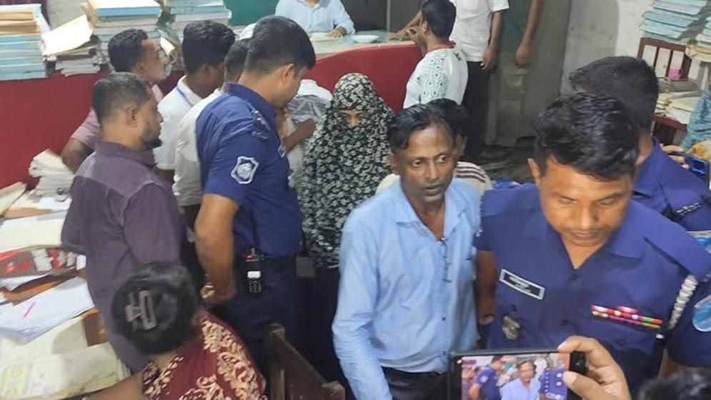 নড়িয়ায় জাল দলিলে জমি বিক্রির চেষ্টা, ৩ প্রতারক আটক