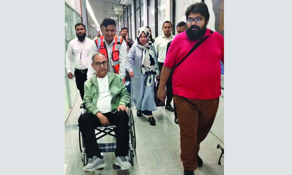 চিকিৎসা শেষে দেশে ফিরেছেন মির্জা আব্বাস