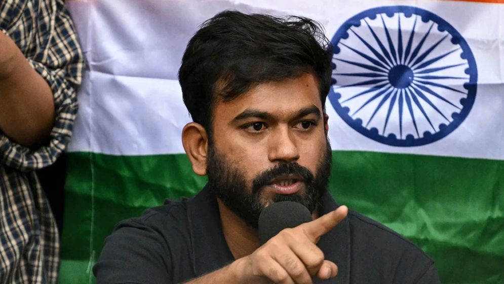 দিল্লিতে ‘লেহরা দো তিরঙ্গা’ অনুষ্ঠানে যাওয়ার পথে অভিজিৎ দীপকেকে আটক