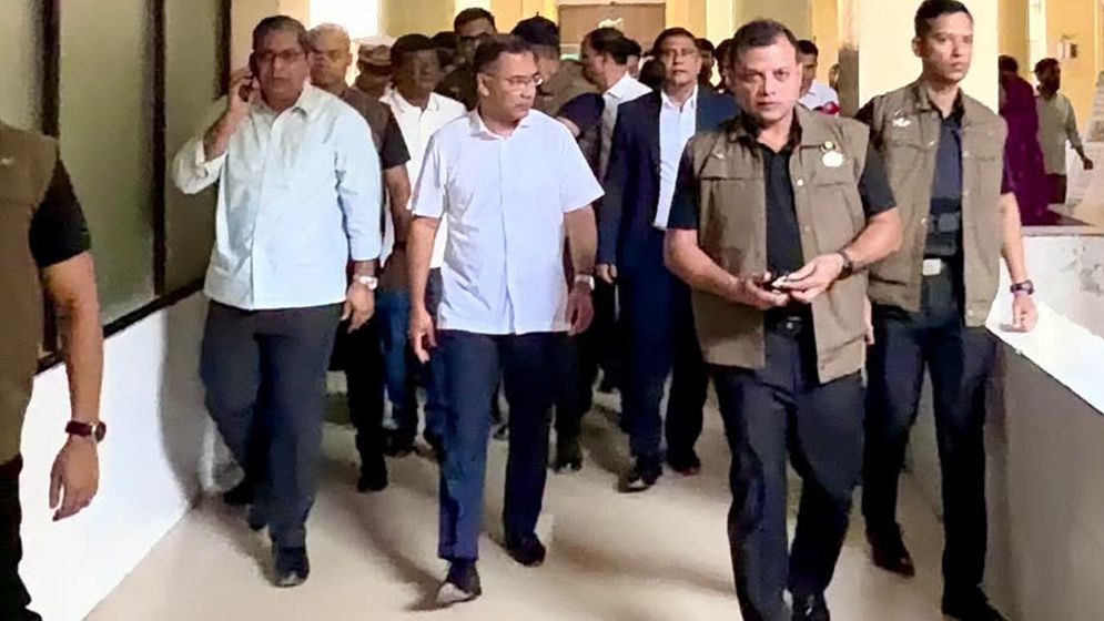 শিশু হাসপাতালে কক্ষে ধূমপান ও অপরিচ্ছন্ন পরিবেশ, চিকিৎসককে বরখাস্তের নির্দেশ প্রধানমন্ত্রীর