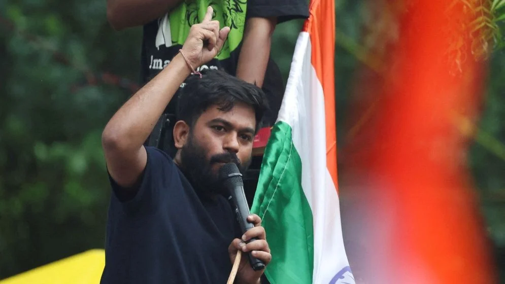 নতুন মুচলেকায় শর্তসাপেক্ষ জামিনে মুক্ত ‘ককরোচ জনতা পার্টি’র প্রধান অভিজিৎ দীপকে