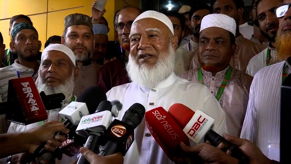 ‘ইশরাকের হাতে অস্ত্রটা না থাকলে ভালো হতো’: শফিকুর রহমান
