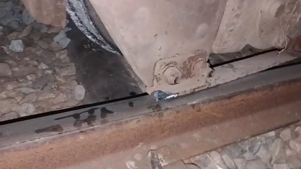 রংপুরে দোলনচাঁপা এক্সপ্রেস লাইনচ্যুত, ঢাকার সঙ্গে রেল যোগাযোগ বন্ধ
