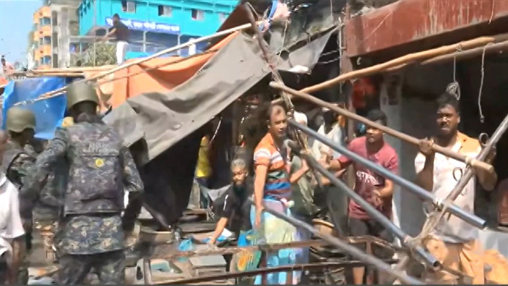 মিরপুরে অবৈধ দোকান উচ্ছেদ, ফুটপাত উদ্ধারে ডিএনসিসির অভিযান
