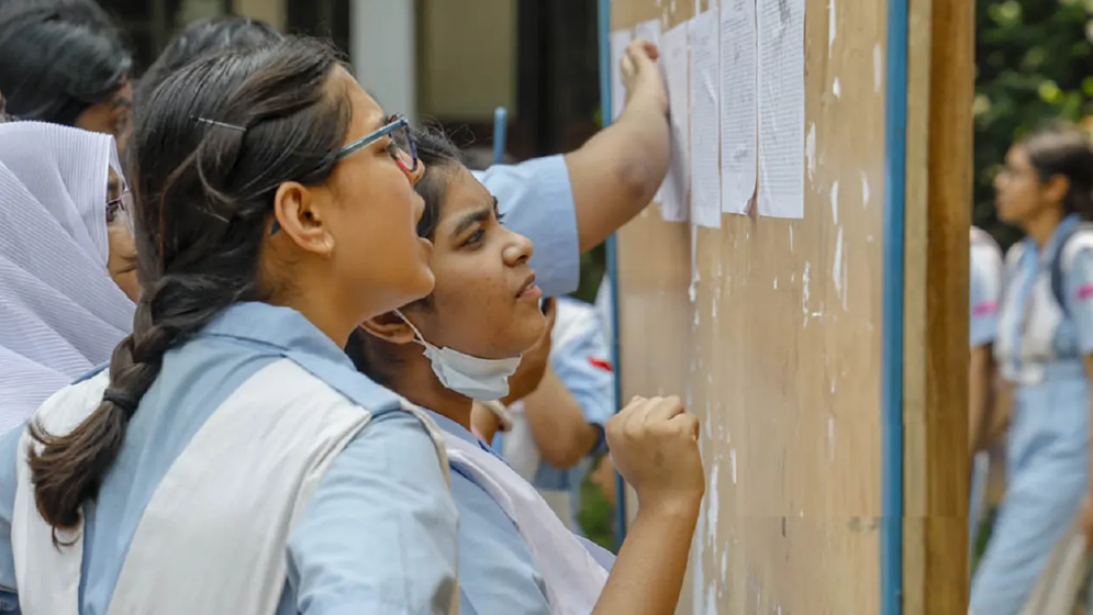 এইচএসসিতে পাসের হার ৫২.১২ শতাংশ