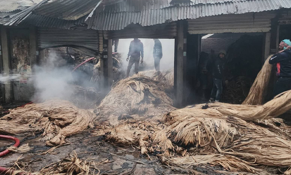 মুকসুদপুরে পাটের গুদামে ভয়াবহ আগুন, ক্ষতি দেড় কোটি টাকা