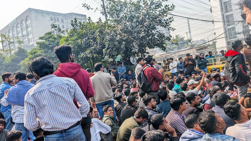 পোস্টাল ব্যালটসহ তিন অভিযোগে ইসি ঘেরাও করছে ছাত্রদল